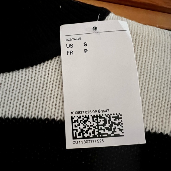 H&M mock neck sweater - Picture 2 of 2